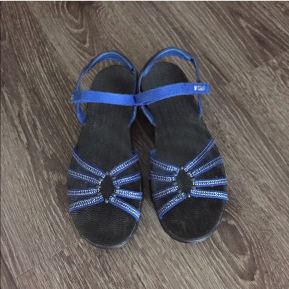 teva kayenta sandals